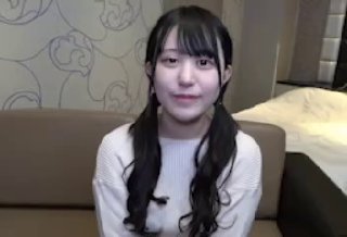 亚泰集团探花新人小赵青涩乖巧小姐姐，JK制服搭黑丝，口交还不习惯但很认真，全程给人贴心小女友般的感觉